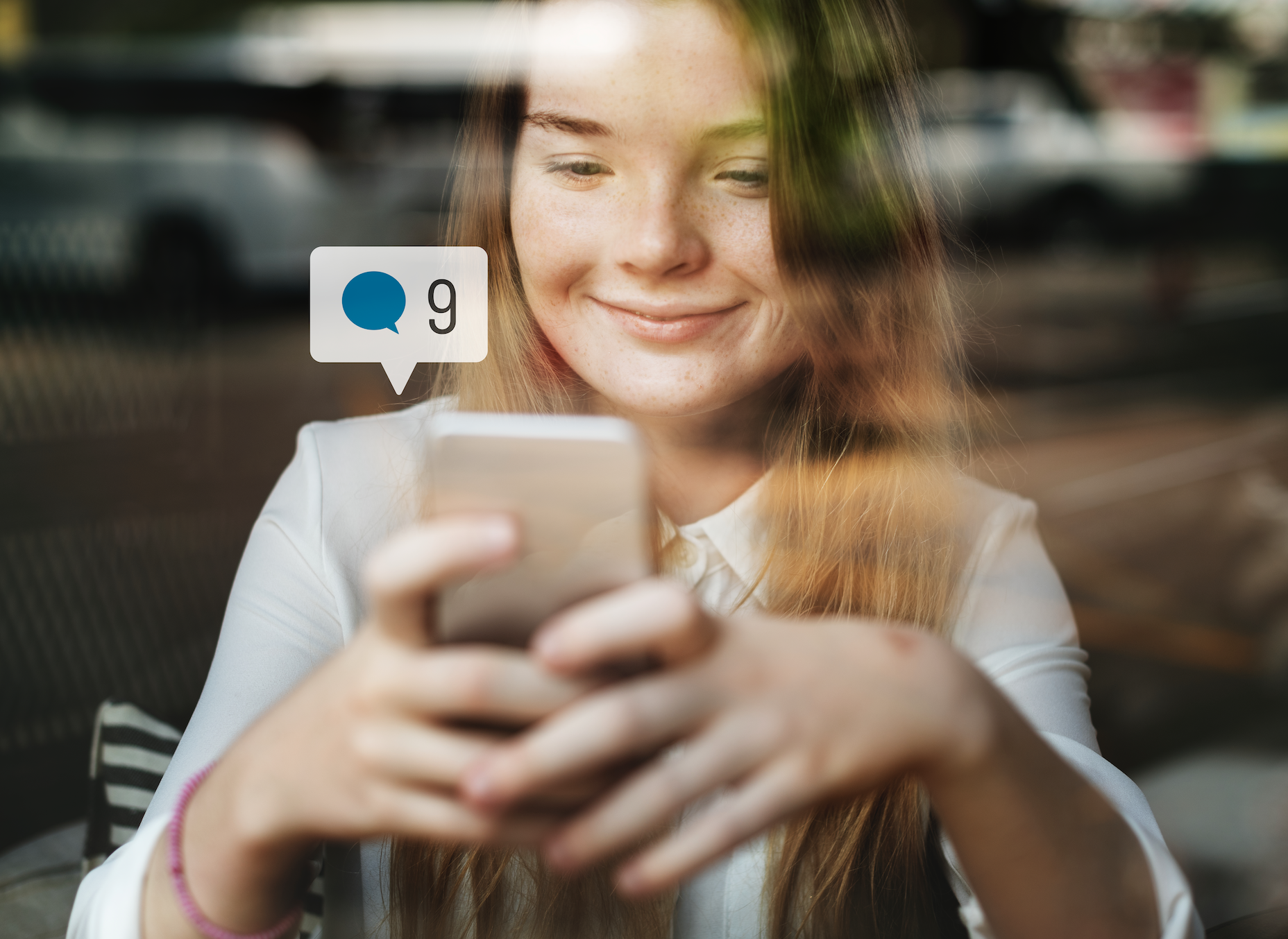 Girl reading forums online